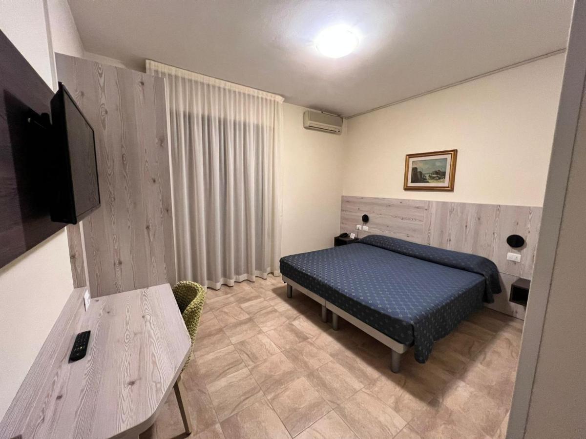 Hotel Colonna Альбиньясего Экстерьер фото
